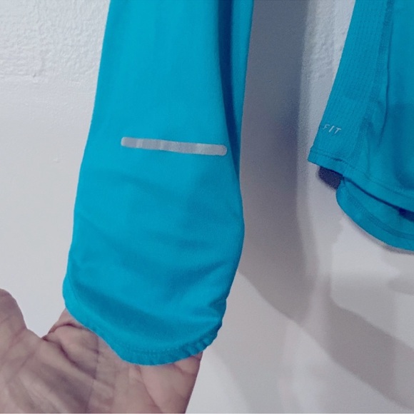 🩵Nike Runn’n Dry Fit Long Sleeve Tee Sz S - Picture 7 of 9